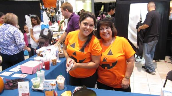 The always smiling iSmile office team at the 2014 Halloween event.