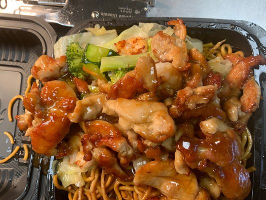 Chicken teriyaki with noodles and mix vegetables