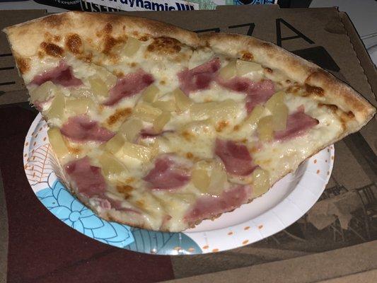 Sauceless sad Hawaiian Pizza. Not as described.