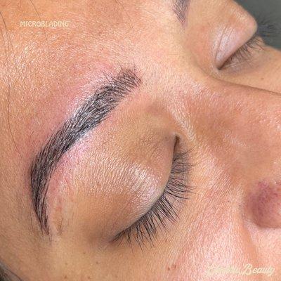 Natural, fluffy microblading!