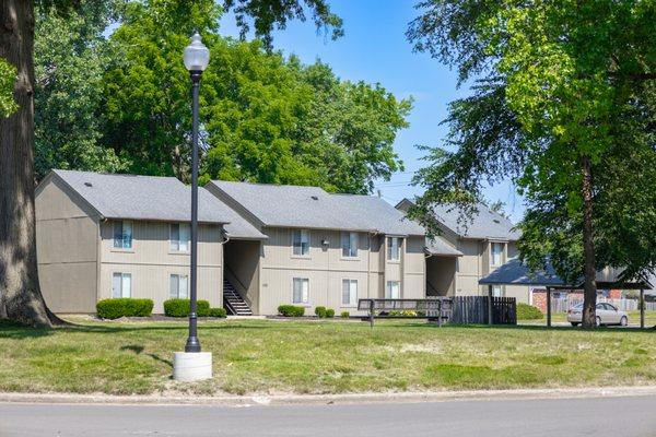 Exterior Apartment Building at The Woods of Eagle Creek