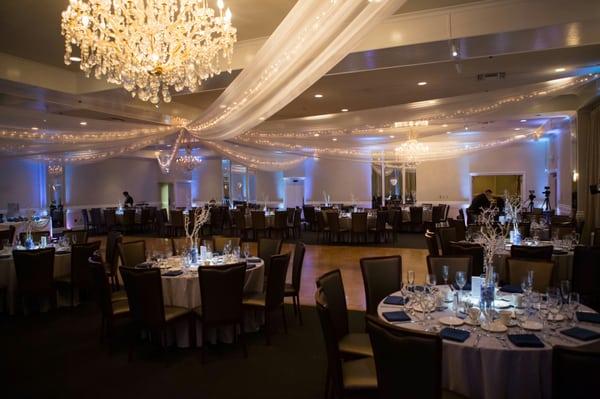 Simply elegant lighting in the Mountainview Room at The Castaway in Burbank, CA