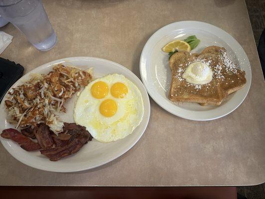 Classic breakfast with hashbrowns and French toast