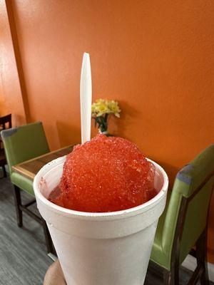 Small strawberry raspado