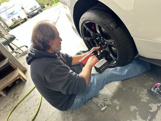 The Man isn't afraid to get his hands dirty! Thank you again, Cesar!