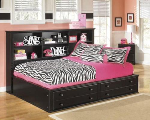 Bellagio Furniture Store is located in the furniture row of Houston, Texas where we specialize in household furniture like couch, mattress,