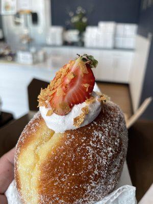 Strawberry brionut