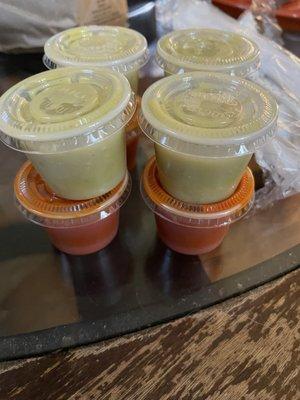 Green sauce(no spice) red sauce (spicy)