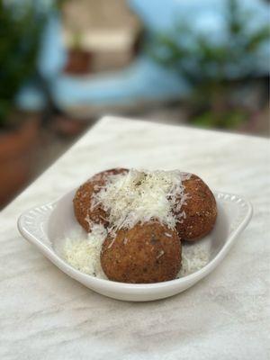 Cacio e Pepe Arancini.