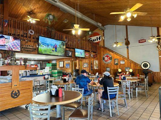 Sitting area. Walk in and additional seating (booths) to the right