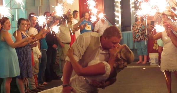 Beth & Tyler share a kiss as their wedding reception comes to an end - Daniel David Weddings Lexington, KY.