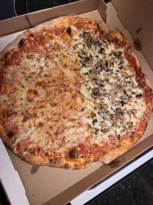 Xtra Cheese, Half plain/ Half sausage & mushrooms. Still doing great things Amen!!! Probably not exactly half tho, still good AF