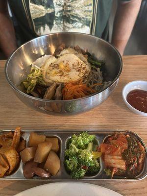 Bibimbap with chicken, side dishes