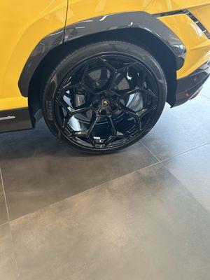 Lamborghini urus tires