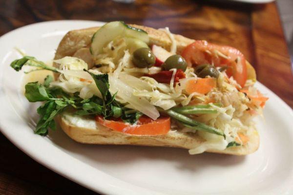 Panes con pollo

Chicken Sub w/ Salvadoran Zesty Cabbage Slaw, Cucumbers, Watercress, Tomatoes, & Radish.