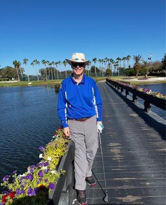 Par four over the water