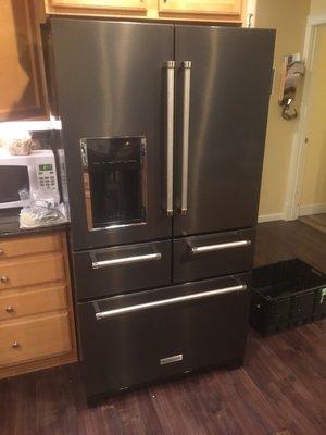 Kitchen Aid - 5 door - black stainless steel - beautiful