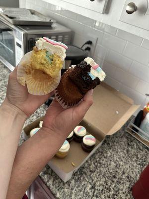 Gender reveal cupcake