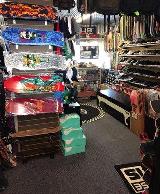 35th Ave Skateboards & Snowboards