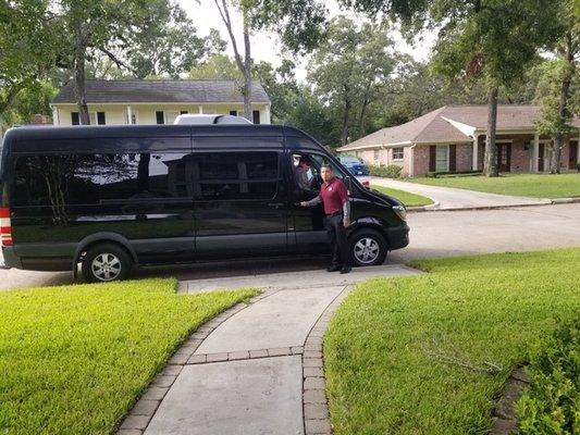 Limo Van for Airport or Special Occasions