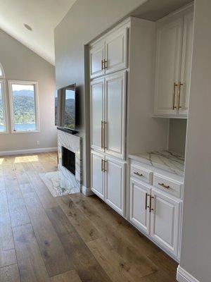 Linen top and fireplace facade and hearth in semi-polished Italian porcelain