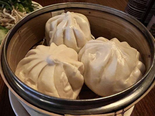 Steamed barbecue pork buns