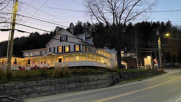 Back view to the Restaurant and Hotel