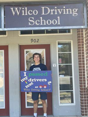 Santiago passed his driving test with flying colors.