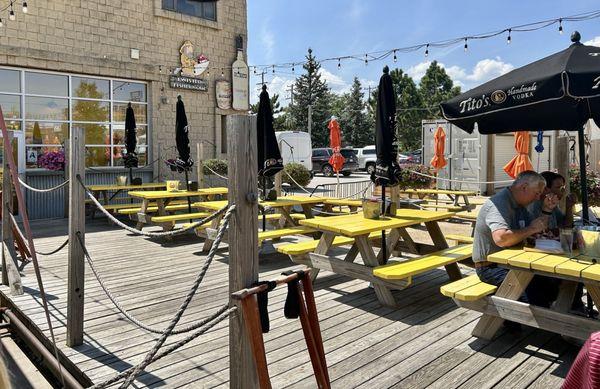 Outdoor patio deck