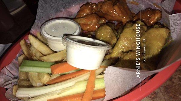 10 wing combo (5 buffalo hot & 5 mango habanero)