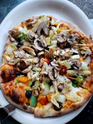 Custom pizza with all veggies and chicken