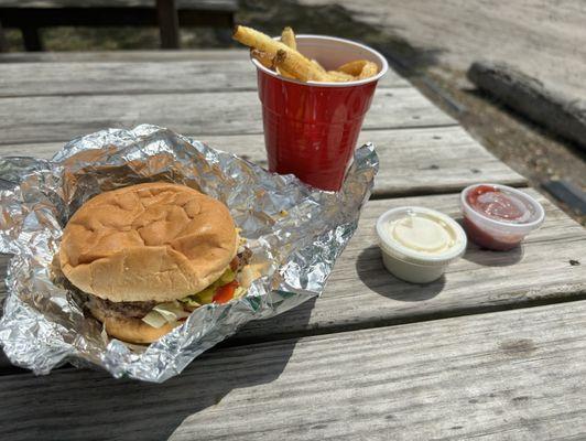 Cheeseburger with fries