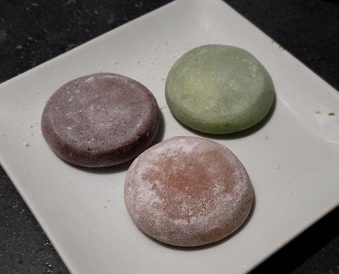 3 mochi ($5.50), clockwise from top: green tea, salted caramel, belgian chocolate. Lots of flavors to pick from!