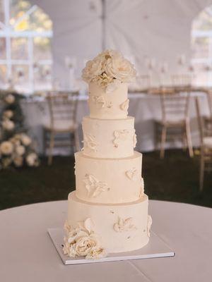 Stunning wedding cake!