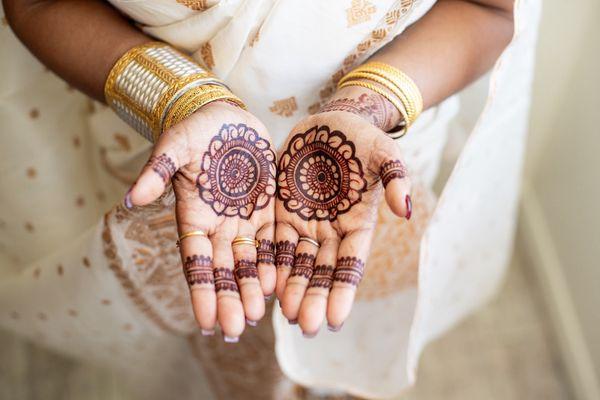 Minimalist bridal mehendi/henna