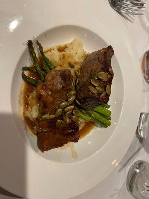 Braised short ribs, parsnip mash and asparagus