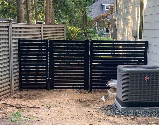 Horizontal Aluminum Slat Fence