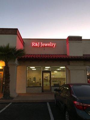 R&J Jewelry Storefront