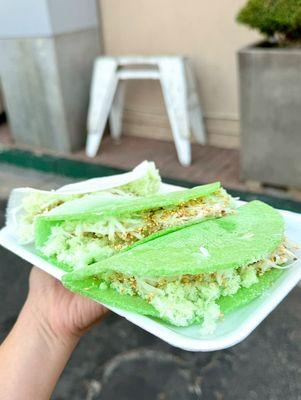 Coconut sticky rice steamed in tubes (xôi ống)