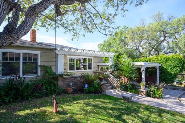 High end Mission Hills home with pool