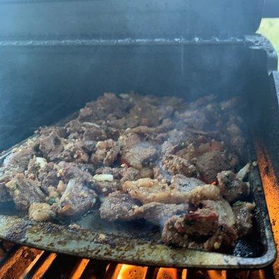 Bobo sliced me up some nice carne asada meat out of some different local cuts! Tasty