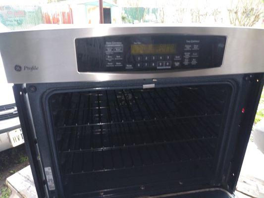 Oven is great brand new only been used a few times