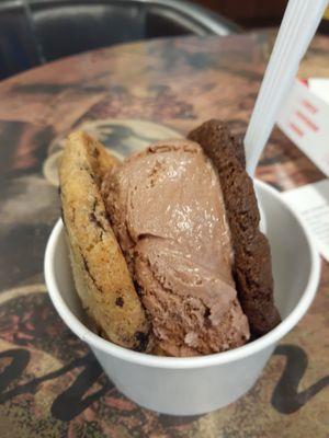 Cookie ice cream sandwich