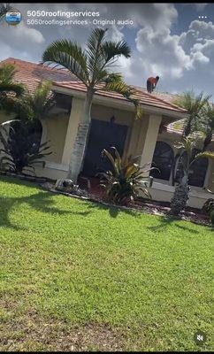 Coral Springs roof cleaned, waterproofed and painted