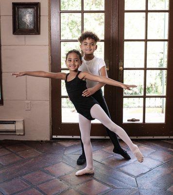 Ballet classes for girls and boys help your child achieve their performance dreams