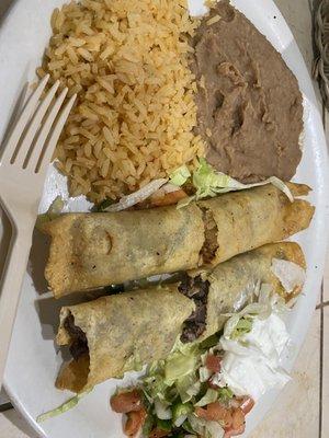 Beef fajita and chicken flautas