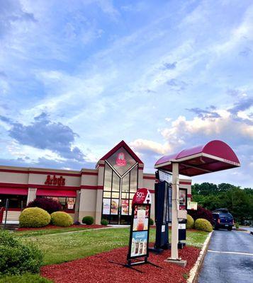 Drive thru -  guy in front of me just rage quit the drive thru due to no roast beef... arbys, they don't have the meats...