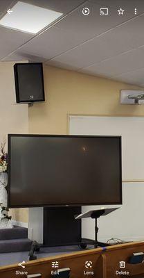 We had an issue with a 8618qt dell monitor.  They sent us a new 8621QT Monitor worth 8K from Dell with Gearbrokers Help!