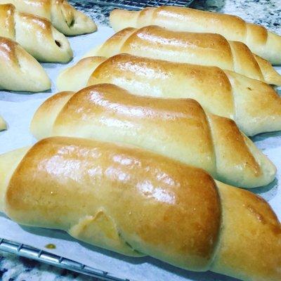 Servicio de Catering para toda ocasión. Panadería y Pastelería Artesanal, visítanos en Instagram @panymelaofl