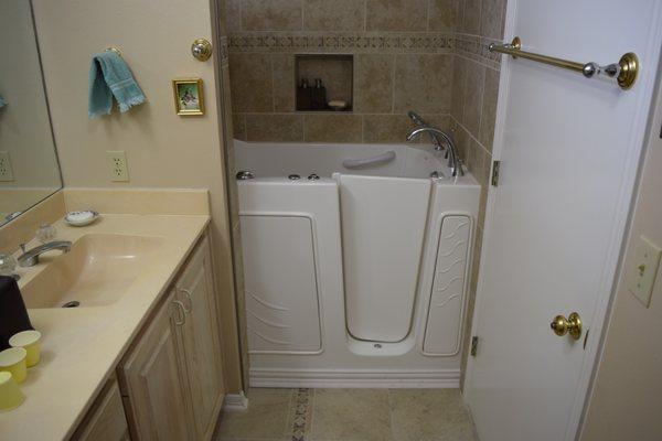 Walk-in tub